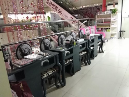 纖指圓夢想！保定東方技工學校創(chuàng)業(yè)者——李丹！  