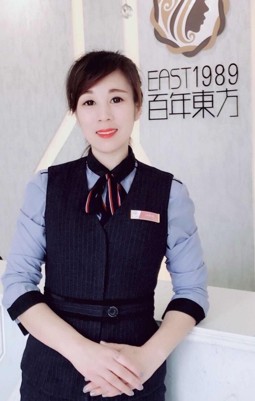  青花美甲怎么做？保定東方技工學(xué)校教你巧做美甲！