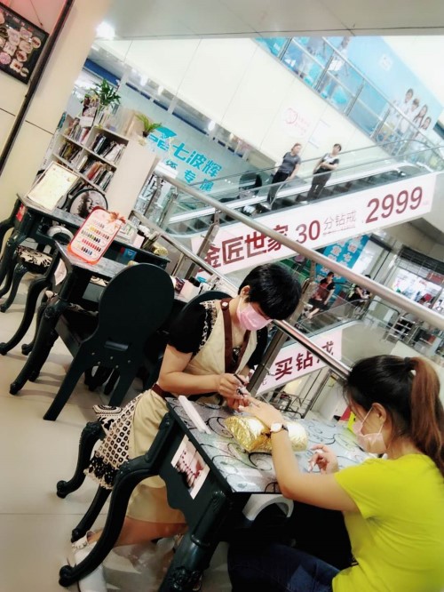 纖指圓夢想！保定東方技工學校創(chuàng)業(yè)者——李丹！  