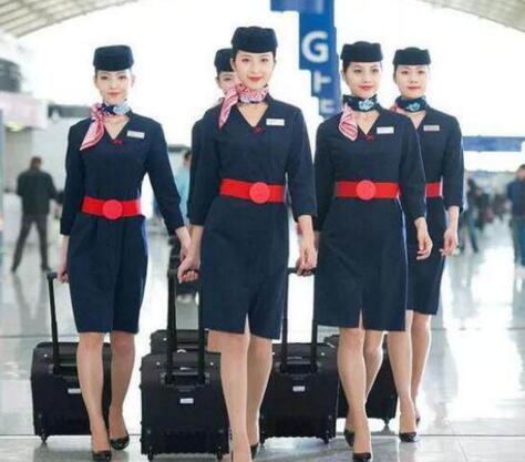 空姐上下飛機為什么要拉著箱子？廊坊空乘學(xué)校為你解答