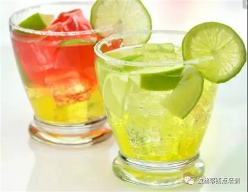 煙臺(tái)波絲蒂學(xué)校7月22日時(shí)尚冰品冷飲咖啡班開課啦！