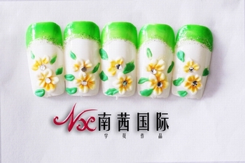青島美容美發(fā)學(xué)校有美甲課程班嗎？