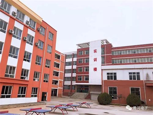 洛陽(yáng)哪所學(xué)校適合學(xué)習(xí)美容美發(fā)？
